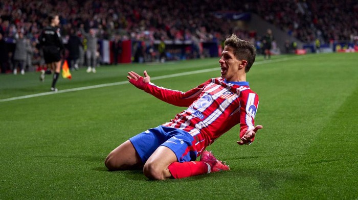 MADRID, SPAIN - FEBRUARY 04: Giuliano Simeone of Atletico de Madrid celebrates his team first goal during Copa del Rey match between Atletico de Madrid and Getafe CF at Riyadh Air Metropolitano on February 04, 2025 in Madrid, Spain. (Photo by Diego Souto/Getty Images)
