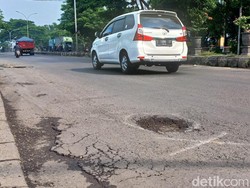 Jalur Pantura Pasuruan Tidak Baik-baik Saja, Banyak Lubang Membahayakan