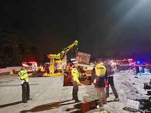 Kemenhub Buka-bukaan Kronologi Kecelakaan Maut di Gerbang Tol Ciawi Kemenhub Buka-bukaan Kronologi Kecelakaan Maut di Gerbang Tol Ciawi