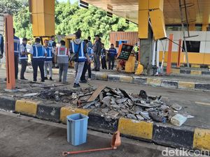 Ini Kondisi Lokasi Kecelakaan GT Ciawi: Loket Hancur, Galon-galon di Jalan