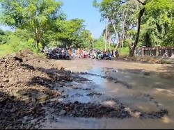 Longsor di Situbondo Tutup Jalan, Lalin Situbondo-Surabaya Tertutup Total