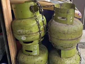 Kisruh LPG 3 Kg Bikin Pengecer di Surabaya Bingung Kisruh LPG 3 Kg Bikin Pengecer di Surabaya Bingung