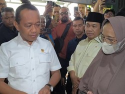 Bahlil Cek Harga LPG 3 Kg di Riau Bareng Iyeth Bustami, Sebut Tak Ada Permainan