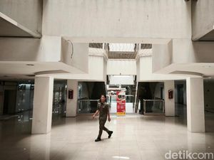 Mirisnya Kondisi Pasar Baru Square yang Kian Sepi Mirisnya Kondisi Pasar Baru Square yang Kian Sepi