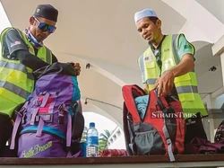 Berjalan Kaki, Dua Sahabat Asal Malaysia Berangkat ke Tanah Suci