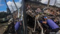Ini Bangkai Mobil yang Terlibat Kecelakaan Beruntun di Tol Ciawi