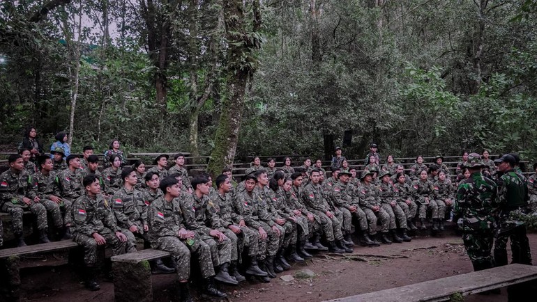 Bersama sejumlah pengurus sebagai pendamping dan pelatih dari Komando Pasukan Khusus (Kopassus) dan Dinas Psikologi TNI AD (Dispsiad), sejumlah pengurus, pelatih, dan atlet melakukan latihan-latihan team building sejak Minggu (02/02/2025) hingga Rabu malam ini.  