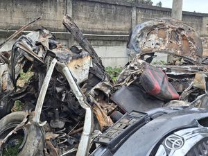 Laka GT Ciawi Tewaskan 8 Orang, Begini Cerita Korban Selamat Tertumpuk Galon Laka GT Ciawi Tewaskan 8 Orang, Begini Cerita Korban Selamat Tertumpuk Galon