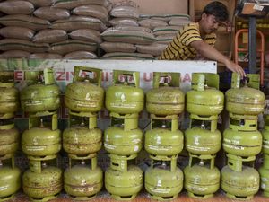 Melihat Kembali Otak-Atik Aturan Elpiji 3 Kg Melihat Kembali Otak-Atik Aturan Elpiji 3 Kg