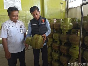 Polisi Sidak Pengecer LPG di Blitar Antisipasi Penimbunan Polisi Sidak Pengecer LPG di Blitar Antisipasi Penimbunan