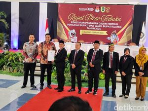 Tok! Hamenang-Benny Ditetapkan sebagai Bupati-Wabup Terpilih Klaten Tok! Hamenang-Benny Ditetapkan sebagai Bupati-Wabup Terpilih Klaten
