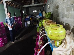 Pengoplos LPG di Purworejo Ditangkap, Ratusan Tabung Gas Disita Pengoplos LPG di Purworejo Ditangkap, Ratusan Tabung Gas Disita