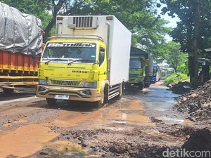 Keluh Pedagang gegara Terjebak Macet di Pantura Situbondo, Rugi Belasan Juta Keluh Pedagang gegara Terjebak Macet di Pantura Situbondo, Rugi Belasan Juta
