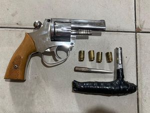 Sebelum Tewas Dimassa, Pelaku Curanmor Lepas Tembakan ke Warga Sebelum Tewas Dimassa, Pelaku Curanmor Lepas Tembakan ke Warga