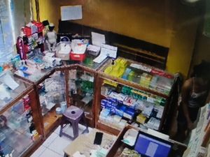 3 Fakta Chika Pengamen Waria Diamankan Buntut Ngamuk Bikin Kehebohan 3 Fakta Chika Pengamen Waria Diamankan Buntut Ngamuk Bikin Kehebohan
