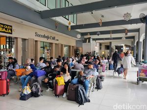 Video: Stasiun Gubeng Surabaya Mulai Ramai Pemudik Video: Stasiun Gubeng Surabaya Mulai Ramai Pemudik
