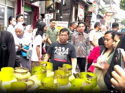 Video: Momen Gibran Pantau Pembelian LPG 3 kg di Pangkalan Gas