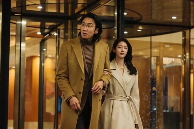 Potret Lee Kwang Soo dan Gong Seung Yeon dalam potongan adegan  drama 'Karma'