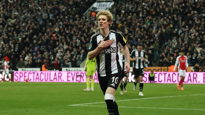 Soccer Football - Carabao Cup - Semi Final - Second Leg - Newcastle United v Arsenal - St James' Park, Newcastle, Britain - February 5, 2025 Newcastle United's Anthony Gordon celebrates scoring their second goal Action Images via Reuters/Lee Smith EDITORIAL USE ONLY. NO USE WITH UNAUTHORIZED AUDIO, VIDEO, DATA, FIXTURE LISTS, CLUB/LEAGUE LOGOS OR 'LIVE' SERVICES. ONLINE IN-MATCH USE LIMITED TO 120 IMAGES, NO VIDEO EMULATION. NO USE IN BETTING, GAMES OR SINGLE CLUB/LEAGUE/PLAYER PUBLICATIONS. PLEASE CONTACT YOUR ACCOUNT REPRESENTATIVE FOR FURTHER DETAILS..