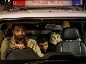 AS Deportasi Ratusan WN India