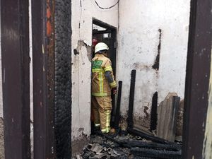 Jabar Hari Ini: Kebakaran Kios Tambal Ban Renggut Nyawa Opick Jabar Hari Ini: Kebakaran Kios Tambal Ban Renggut Nyawa Opick