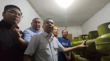 LPG Mulus Tanpa Antrean, Dasco Tinjau Pangkalan di Jakbar LPG Mulus Tanpa Antrean, Dasco Tinjau Pangkalan di Jakbar