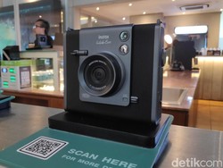 Fujifilm Rilis Instax Wide Evo, Ini Spesifikasi dan Harganya