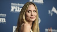 Angelina Jolie Buka-bukaan soal Mastektomi, Perlihatkan Bekas Operasi di Dada