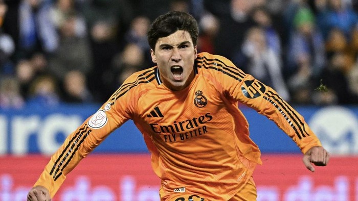 Gonzalo Garcia Real Madrids Spanish forward #30 Gonzalo Garcia celebrates scoring their third goal during the Spanish Copa del Rey (Kings Cup) quarter-final first leg football match between Club Deportivo Leganes SAD and Real Madrid CF at Butarque Municipal Stadium in Leganes on February 5, 2025. (Photo by JAVIER SORIANO / AFP)