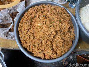 Gurih Renyah Combro di Dalam Gang Tai Jatinegara yang Legendaris