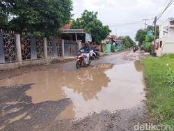 Terbatas Anggaran, Hanya 50 Km Jalan Rusak di Cirebon Diperbaiki