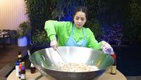 10 Potret Nagita Slavina Masak Besar, Ada Nasi Goreng dan Rendang Wagyu