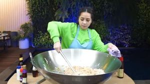 10 Potret Nagita Slavina Masak Besar, Ada Nasi Goreng dan Rendang Wagyu