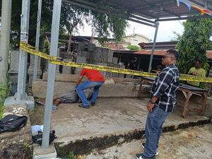 Pria Misterius Tewas di Depan Rumah Warga Kupang, Ada Buku Tafsir Mimpi Pria Misterius Tewas di Depan Rumah Warga Kupang, Ada Buku Tafsir Mimpi