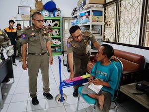 Pengemis Viral Sundut Rokok di Tegal Terciduk Lagi Bikin Ulah di Purwokerto Pengemis Viral Sundut Rokok di Tegal Terciduk Lagi Bikin Ulah di Purwokerto