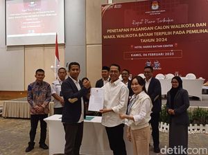 KPU Tetapkan Amsakar-Li Claudia jadi Walkot-Wawalkot Batam Terpilih KPU Tetapkan Amsakar-Li Claudia jadi Walkot-Wawalkot Batam Terpilih
