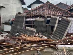 Pilu Sajidin Rumahnya Rata Disapu Gelombang Laut Eretan Pilu Sajidin Rumahnya Rata Disapu Gelombang Laut Eretan