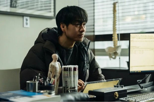 Potret Park Hae Soo dalam potongan adegan  drama 'Karma'