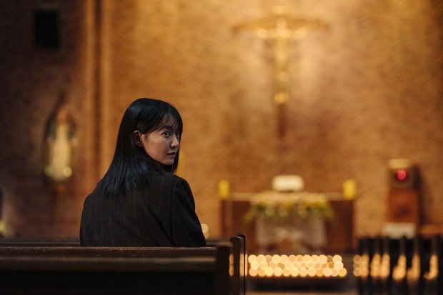 Potret Shin Min Ah dalam potongan adegan  drama 'Karma'