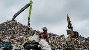 Potret TPA Jatiwaringin yang Akan Ditutup KLH