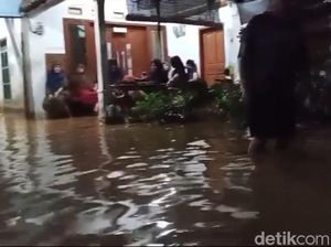 Puluhan Rumah di Probolinggo Diterjang Banjir gegara 2 Jembatan Putus