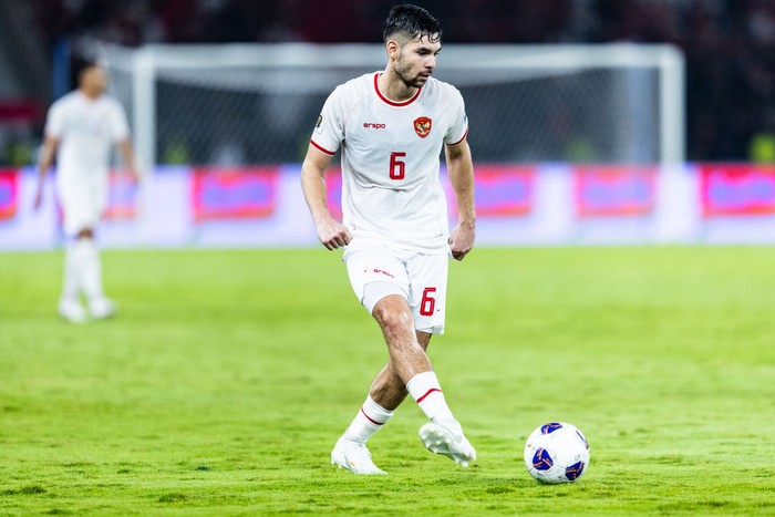 Sandy Walsh of Indonesia plays during the FIFA World Cup Asian 3rd Qualifier Group C match against Saudi Arabia at Gelora Bung Karno Stadium in Jakarta, Indonesia, on November 19, 2024. (Photo by Garry Lotulung/NurPhoto via Getty Images)