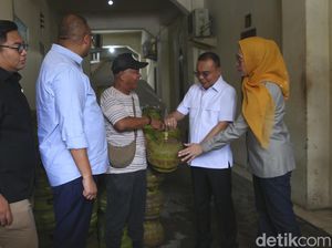 Video DPR Cek Harga LPG 3 Kg: Subpangkalan Jual ke Warga Rp 19 Ribu Video DPR Cek Harga LPG 3 Kg: Subpangkalan Jual ke Warga Rp 19 Ribu