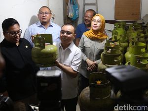 Wakil Ketua DPR RI Dasco Sidak Penjualan LPG 3 Kg Wakil Ketua DPR RI Dasco Sidak Penjualan LPG 3 Kg