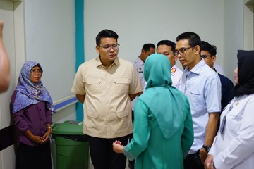 Perjuangan Keluarga Melawan Tumor Ganas Stadium 4, Dibesuk Waka MPR