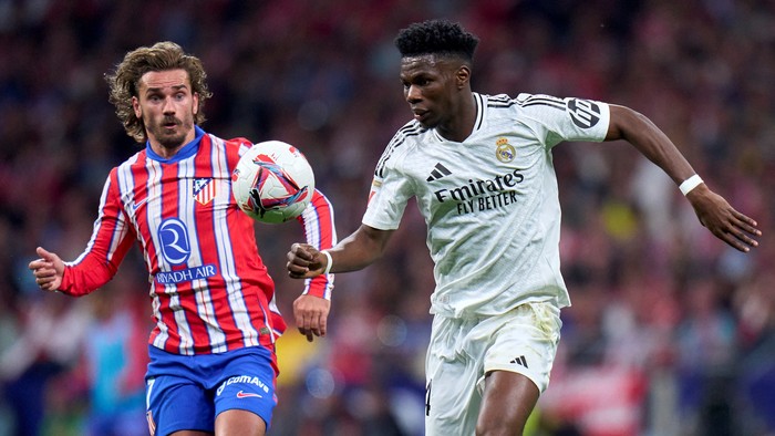 Atletico de Madrid v Real Madrid CF - La Liga EA Sports
MADRID, SPAIN - SEPTEMBER 29: Antoine Griezmann of Atletico de Madrid competes for the ball with Aurelien Tchouameni of Real Madrid CF during the LaLiga EA Sports match between Atletico de Madrid and Real Madrid CF at Estadio Civitas Metropolitano on September 29, 2024 in Madrid, Spain. (Photo by Diego Souto/Getty Images)