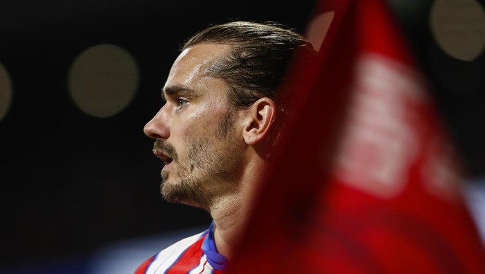 MADRID, SPAIN - FEBRUARY 04: Antoine Griezmann of Atletico de Madrid looks on during the Copa del Rey Quarter Final match between Atletico de Madrid and Getafe CF at Riyadh Air Metropolitano stadium on February 4, 2025, in Madrid, Spain. (Photo By Irina R. Hipolito/Europa Press via Getty Images)