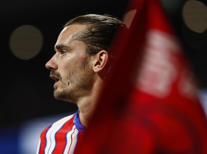 MADRID, SPAIN - FEBRUARY 04: Antoine Griezmann of Atletico de Madrid looks on during the Copa del Rey Quarter Final match between Atletico de Madrid and Getafe CF at Riyadh Air Metropolitano stadium on February 4, 2025, in Madrid, Spain. (Photo By Irina R. Hipolito/Europa Press via Getty Images)