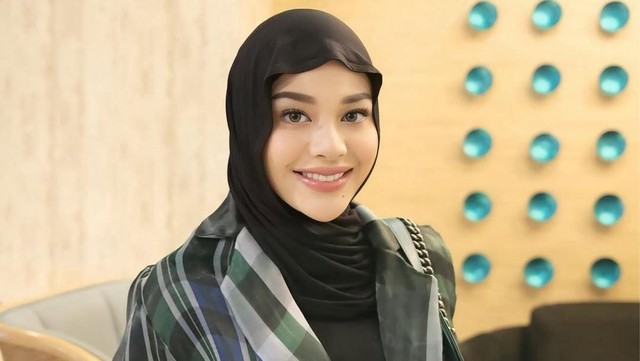 Berita Seputar Selebriti Insertlive Terkini : Thariq dan Aaliyah Dikaruniai Anak Laki-laki, Aurel ke Atta: Kita Sudah Selesai