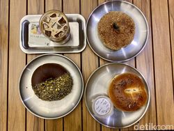 Mencicipi Kopi Eksotik dan Bagel Pistachio di Kafe Industrial Blok M